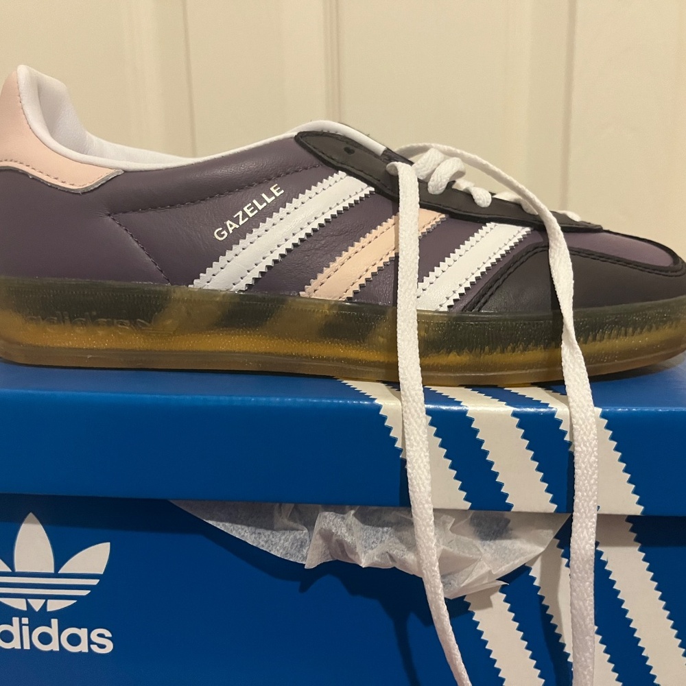 NEW Adidas Gazelle Indoor sneakers size 5.5 - Picture 2 of 9